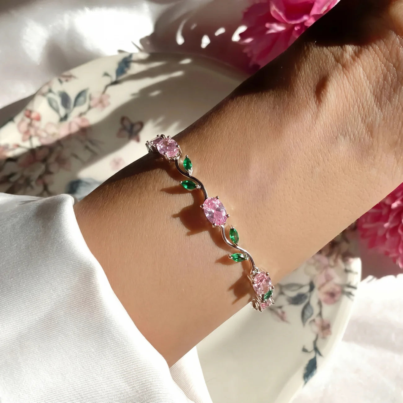 Luxuty Vine Tulip Bracelet