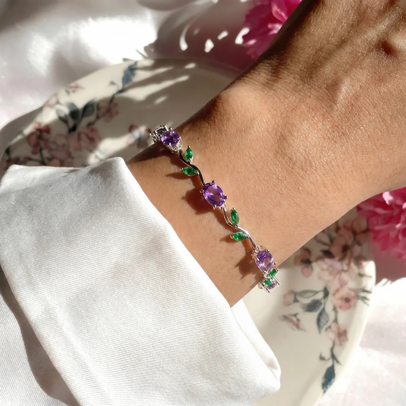 Luxuty Vine Tulip Bracelet