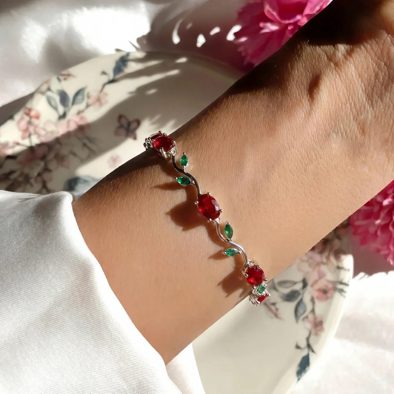 Luxuty Vine Tulip Bracelet